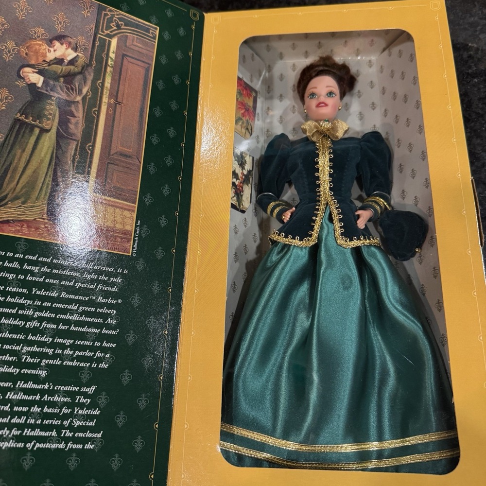 Yuletide Romance Barbie Hallmark Special Edition 1996 Mattel #15621 In Box